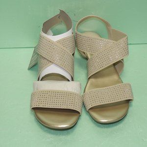 Womans Shoes, Comfort Plus by Predictions, Chanpagne size 8 1/2 NEW